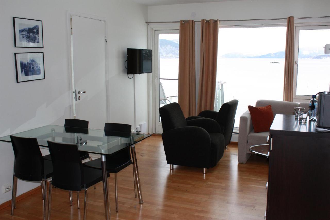 Smaken Av Ryfylke Event As Overnatting, Bygningen Drives Ikke Som Hotell Hjelmeland Esterno foto