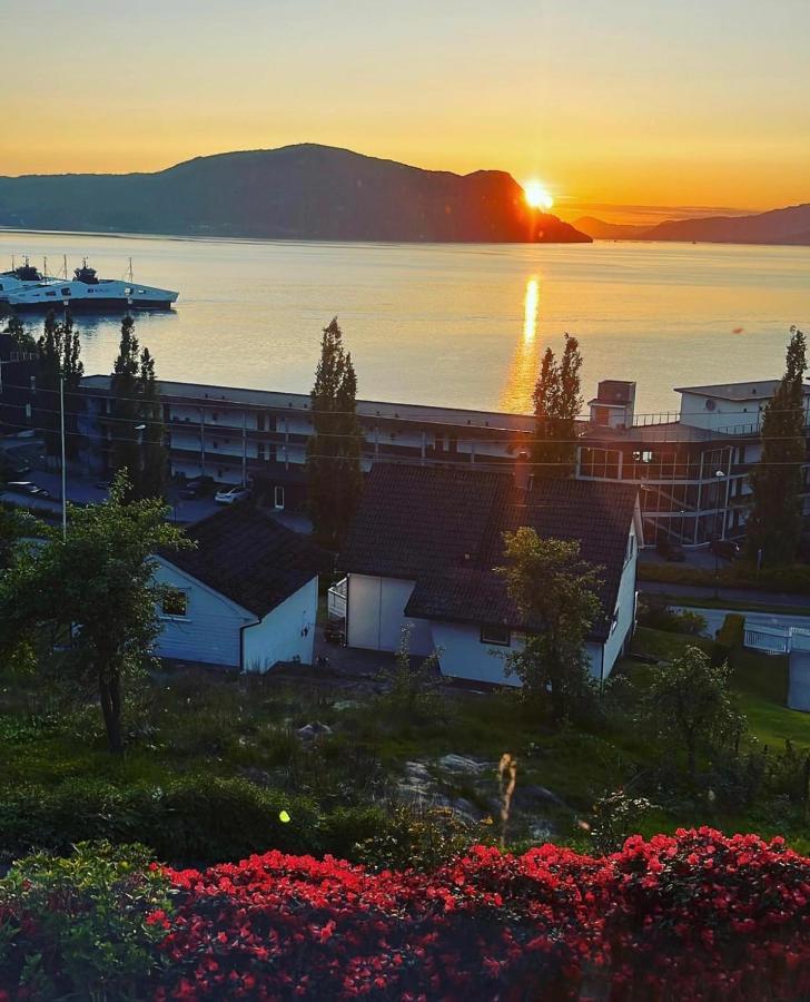 Smaken Av Ryfylke Event As Overnatting, Bygningen Drives Ikke Som Hotell Hjelmeland Esterno foto